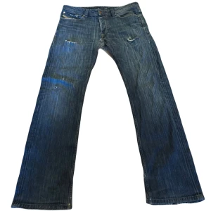 diesel jeans - vintage diesel jeans med lite heelbite😖😣