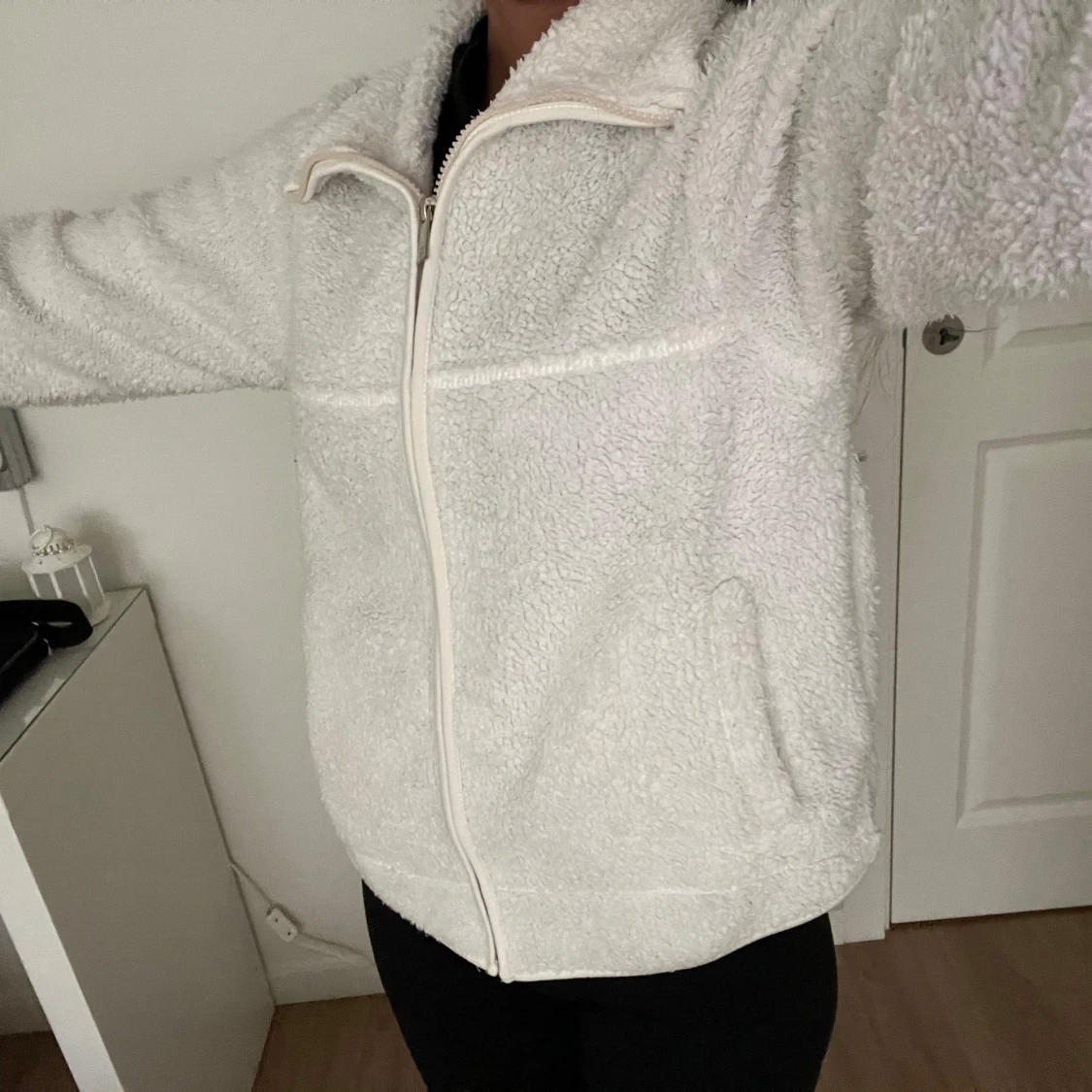 Vit fleecejacka med dragkedja - 2