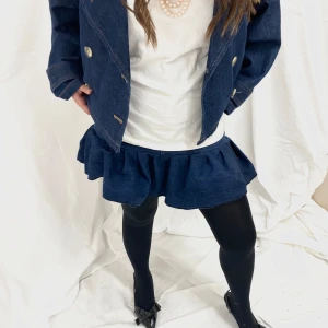 Blue denim remake skirt  - Storlek- 36/S Modellen är 155cm lång.