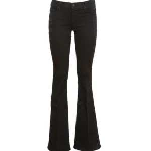 Svarta bootcut jeans - Säljer ett par svarta bootcut jeans från Missay. Snygg passform som sitter tight upptill och släpper ut vid bensluten. 