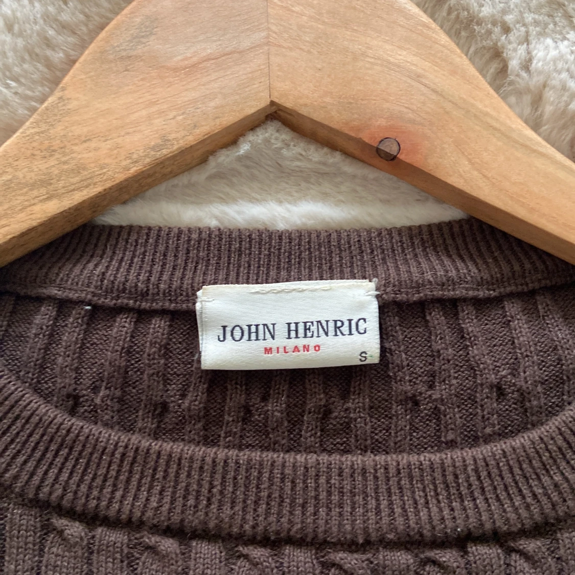 Brun stickad tröja från John Henric - 1