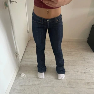 Lågmidjade bootcut jeans - 7 For all mankind jeans Midjemått 38 Innerbenslängd 85