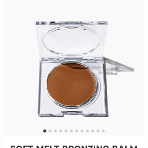 Caia Soft melt - Säljer caias Soft melt bronzer och blush i färgen Cape town och coral. Säljer för att jag råka beställa dubbel uppsättning. 290kr- bronzer 200kr- blush 