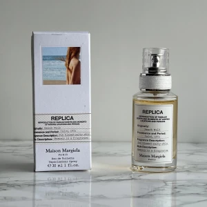 Repłica Beach walk - Somrig och frisk Beach Walk parfym, nästan helt fullt. 30 ml flaska, bara testsprutat