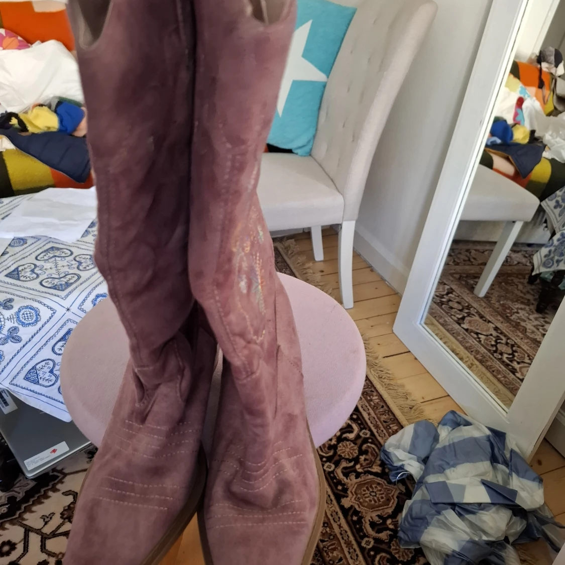 Rosa mocka cowboy boots med broderi - 3