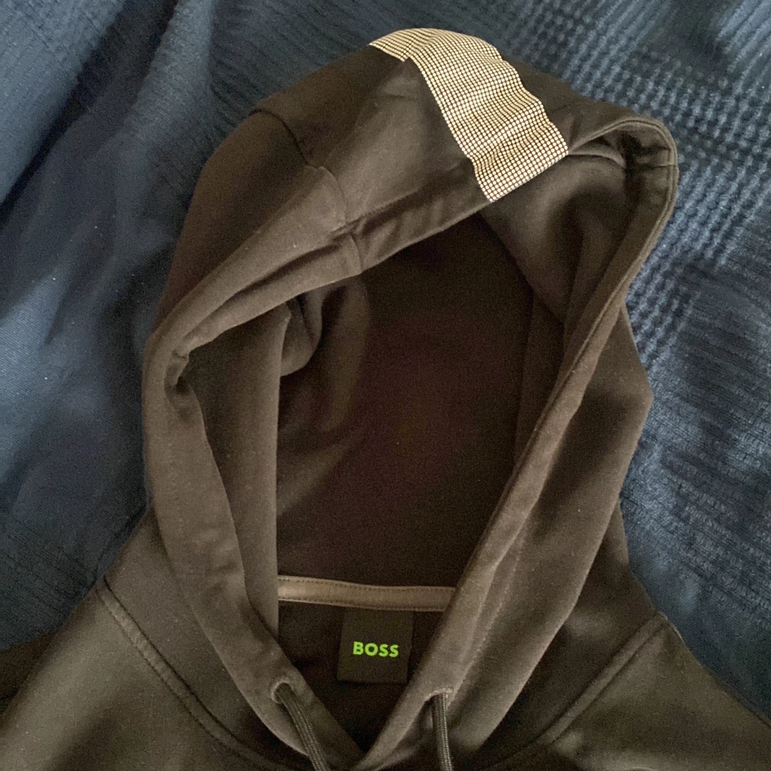 Svart hoodie från BOSS med logga - 2
