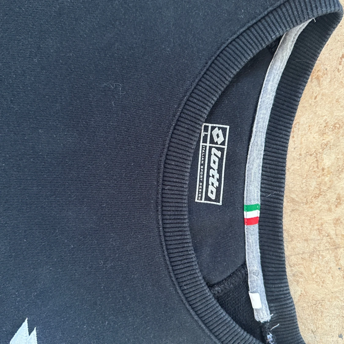 Svart sweatshirt från Lotto - 3