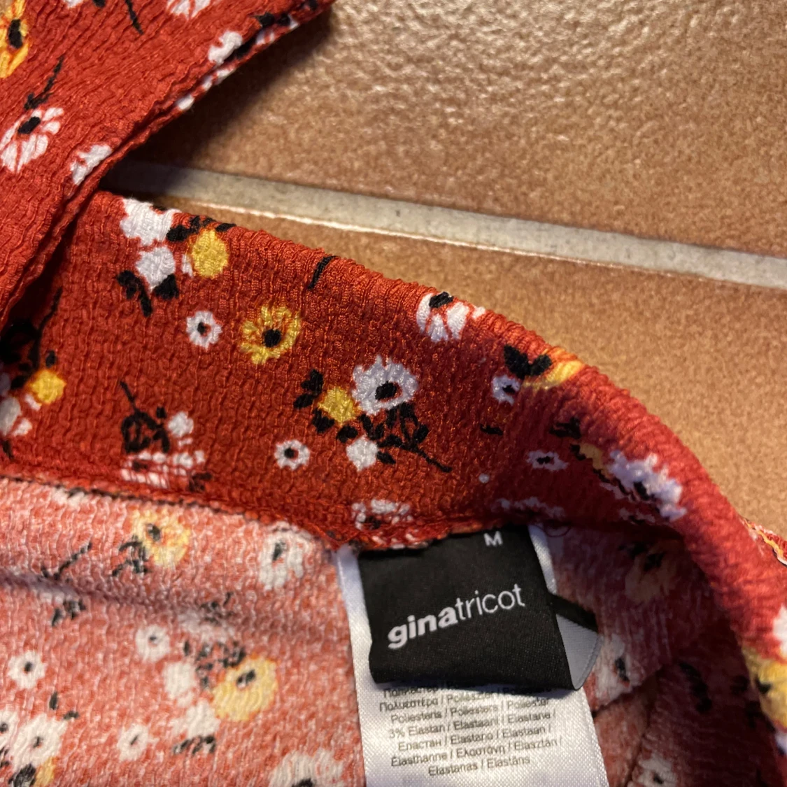 Röd blommig omlottkjol från Gina Tricot - 2