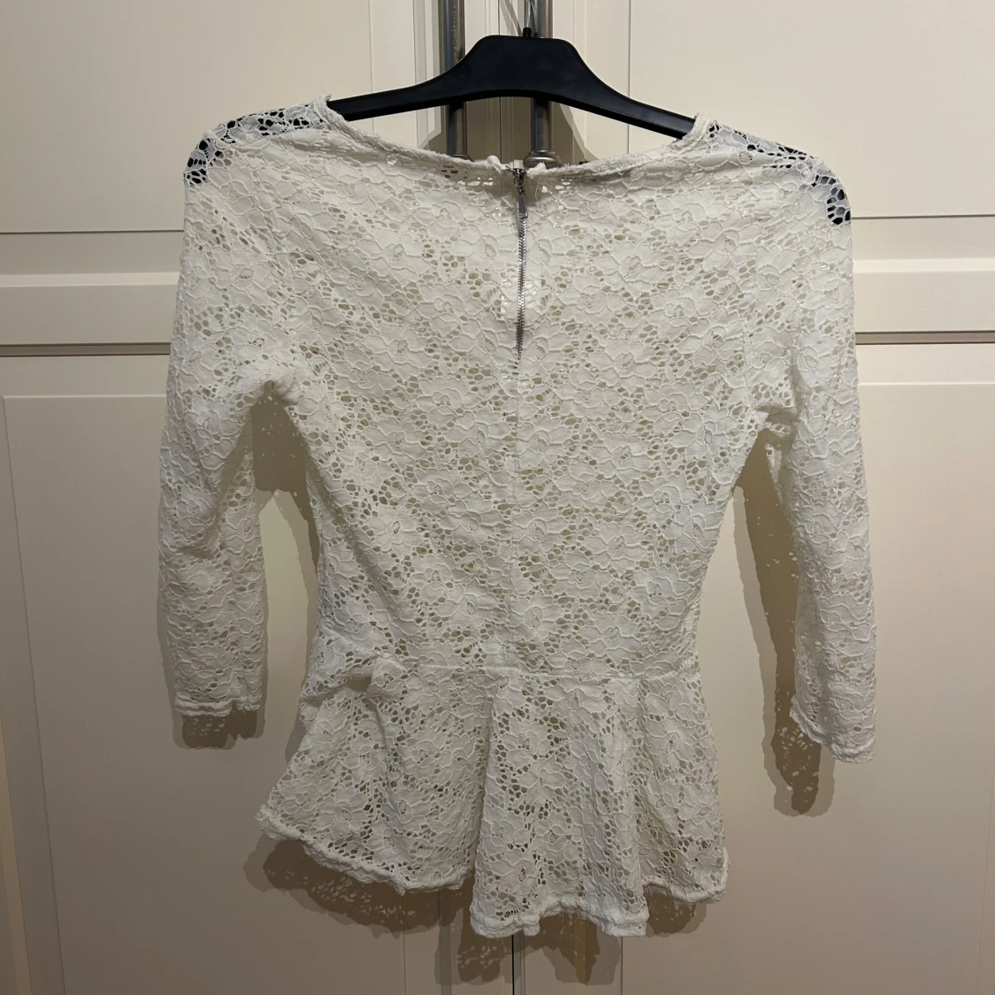 Vit spetstopp från Amisu - 2