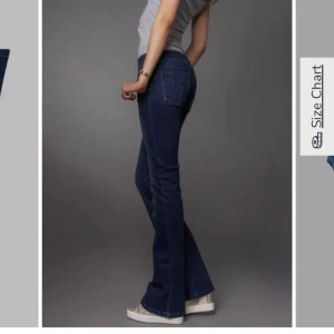 G Rise lågmidjade jeans - Säljer dessa skit snygga G Rise jeans med prislappen kvar eftersom de är för små för mig💕🥰 Byxorna är väldigt lågmidjade och i färgen midnight kiss. De är i storlek xs-long och har ett midjemått på ca 33cm och innerbensläng på 92cm. orginalpris är 1300! Pris kan diskuteras så lämna gärna prisförslag 🥰💕