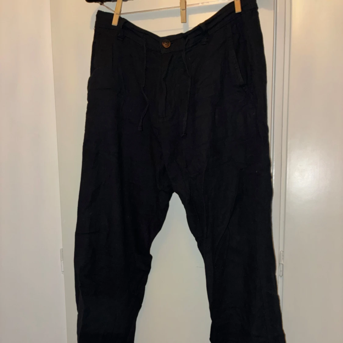 Marinblåa linnebyxor med snörning - 1