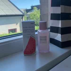 GLOW RECIPE - watermelon glow PHA + BHA pore-tight toner - säljer denna nästan helt oanvända glow recipe mini tonern eftersom den inte passar till min hudtyp. Den ger ett fantastiskt och frächt glow och den är också pore-tightening!