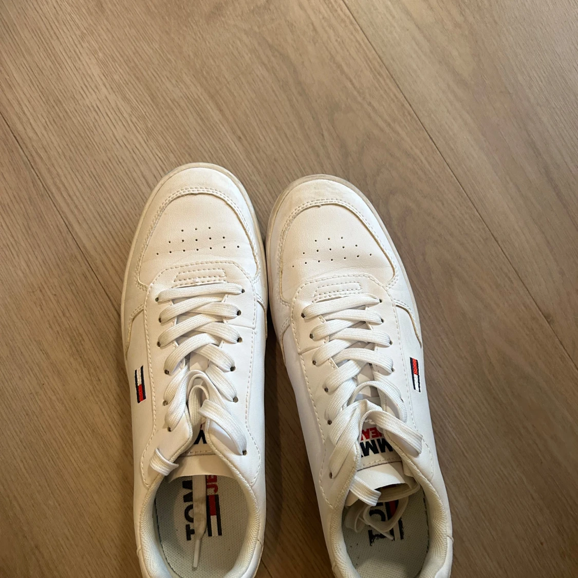 Vita sneakers från Tommy Hilfiger - 2