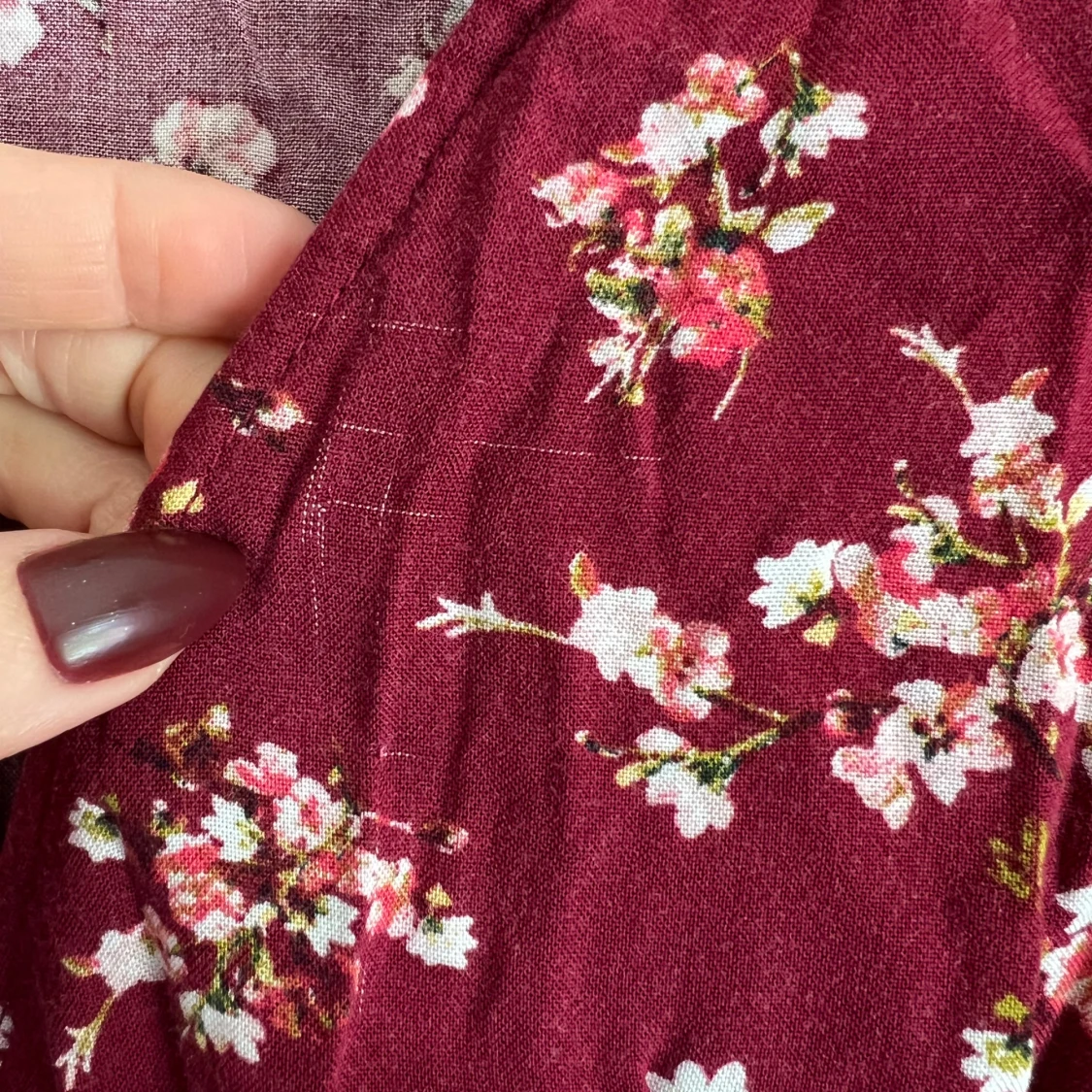 Vinröd blommig omlottklänning från H&M Divided - 4