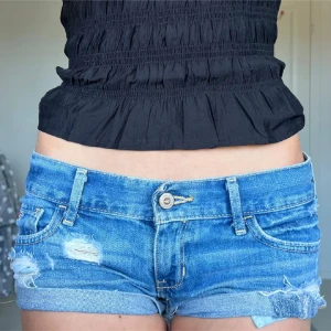 Jeansshorts - Midjemått: 37cm rakt över 💕