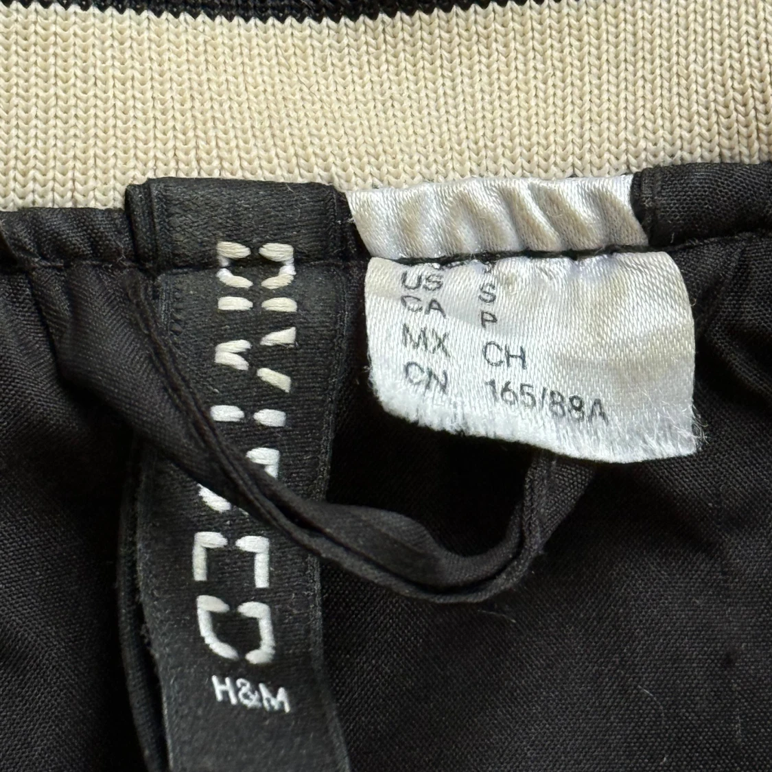 Svart och beige varsityjacka från H&M - 2