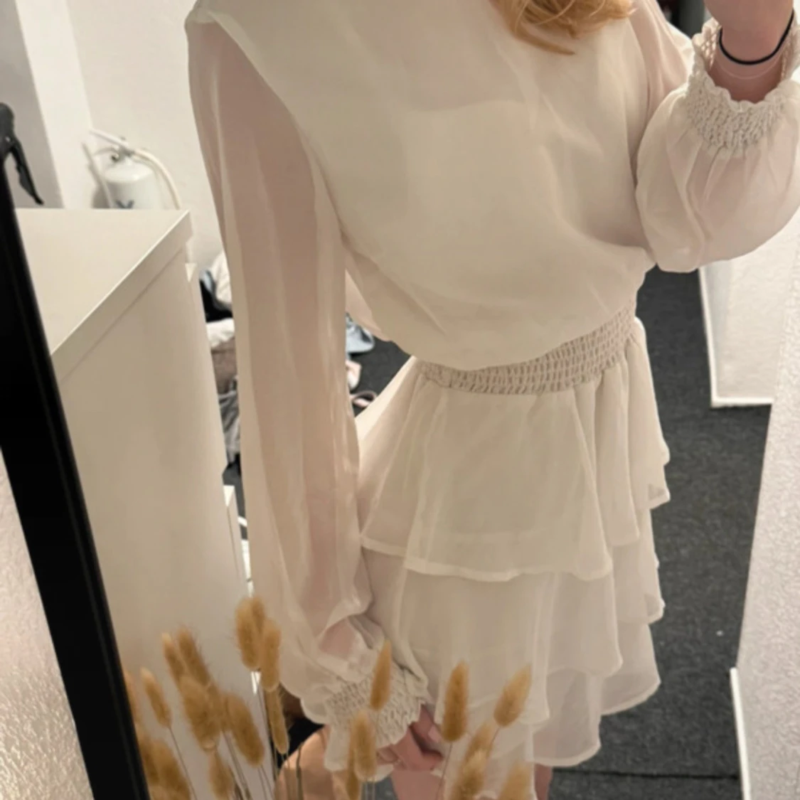 Vit volangklänning från Gina Tricot - 1