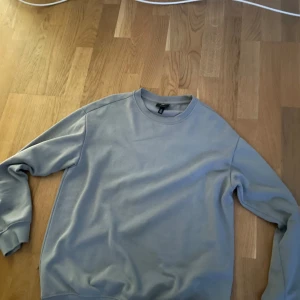 H&M sweatshirt  - Sweatshirt från H&M storlek s bara hör av er vid frågor