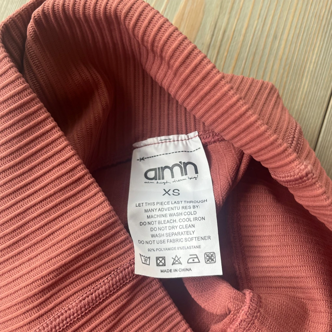 Rosa ribbade träningstights från Aim'n - 1