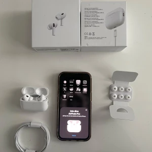 Airpods pro gen 2 - 🎧 AirPods Pro 2 (andra generationen) – Utmärkt skick! 🎧  Säljer min Apple AirPods Pro 2, knappt använd och i nyskick. Perfekt för musikälskare, pendlare eller alla som vill ha förstklassig ljudkvalitet och brusreducering på språng.  ✅ Aktiv brusreducering och transparensläge ✅ MagSafe Laddningsfodral ingår ✅ Helt rengjord och desinficerad ✅ Batterihälsa är utmärkt ✅ fungerar felfritt med alla Apple-enheter ✅ Kommer med originalförpackning (om tillämpligt) 