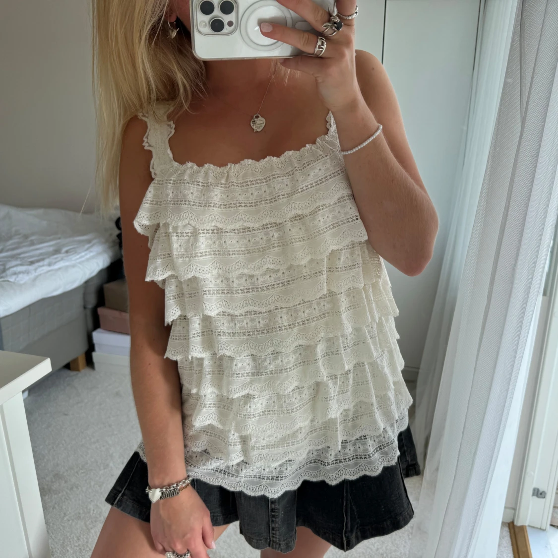 Vit volangig spetslinne - 3