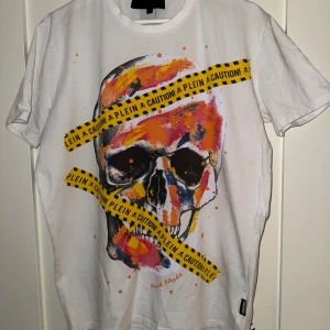 Philip Plein t shirt - Philip Plein t shirt i riktigt bra skick, använd max 3 gånger! 