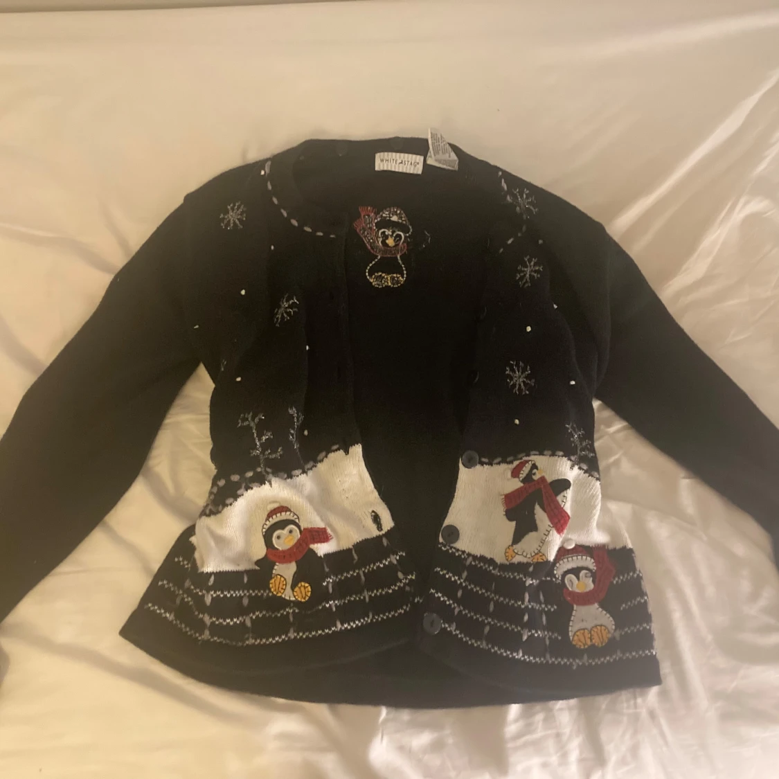 Svart julkofta med pingvinmotiv - 2