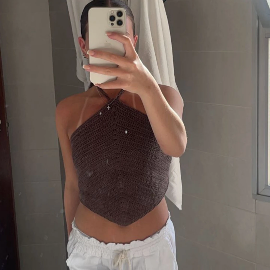 Brun virkad halterneck-topp