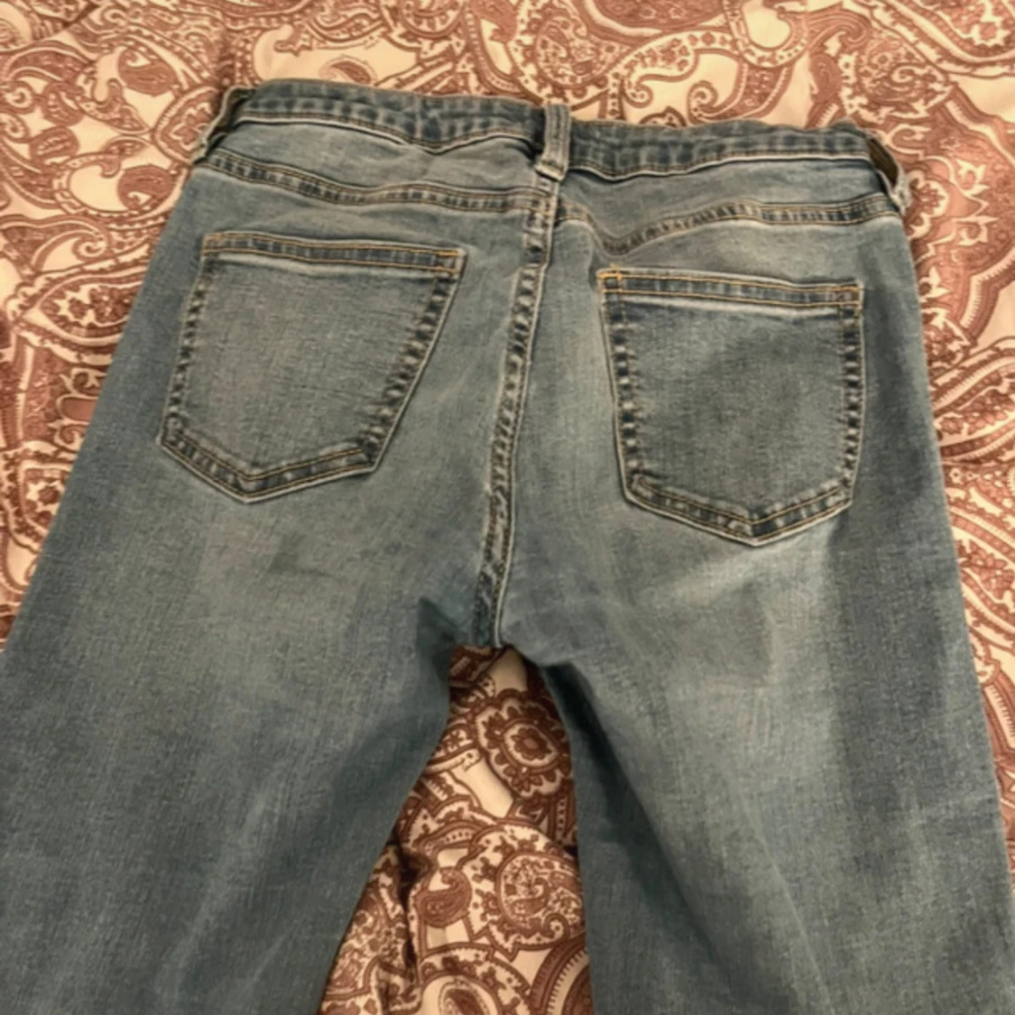 Blå jeansbyxor i klassisk modell - 1