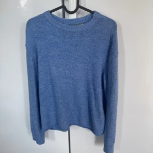 Blå stickad tröja  - Stickad tröja ifrån Pull&bear 