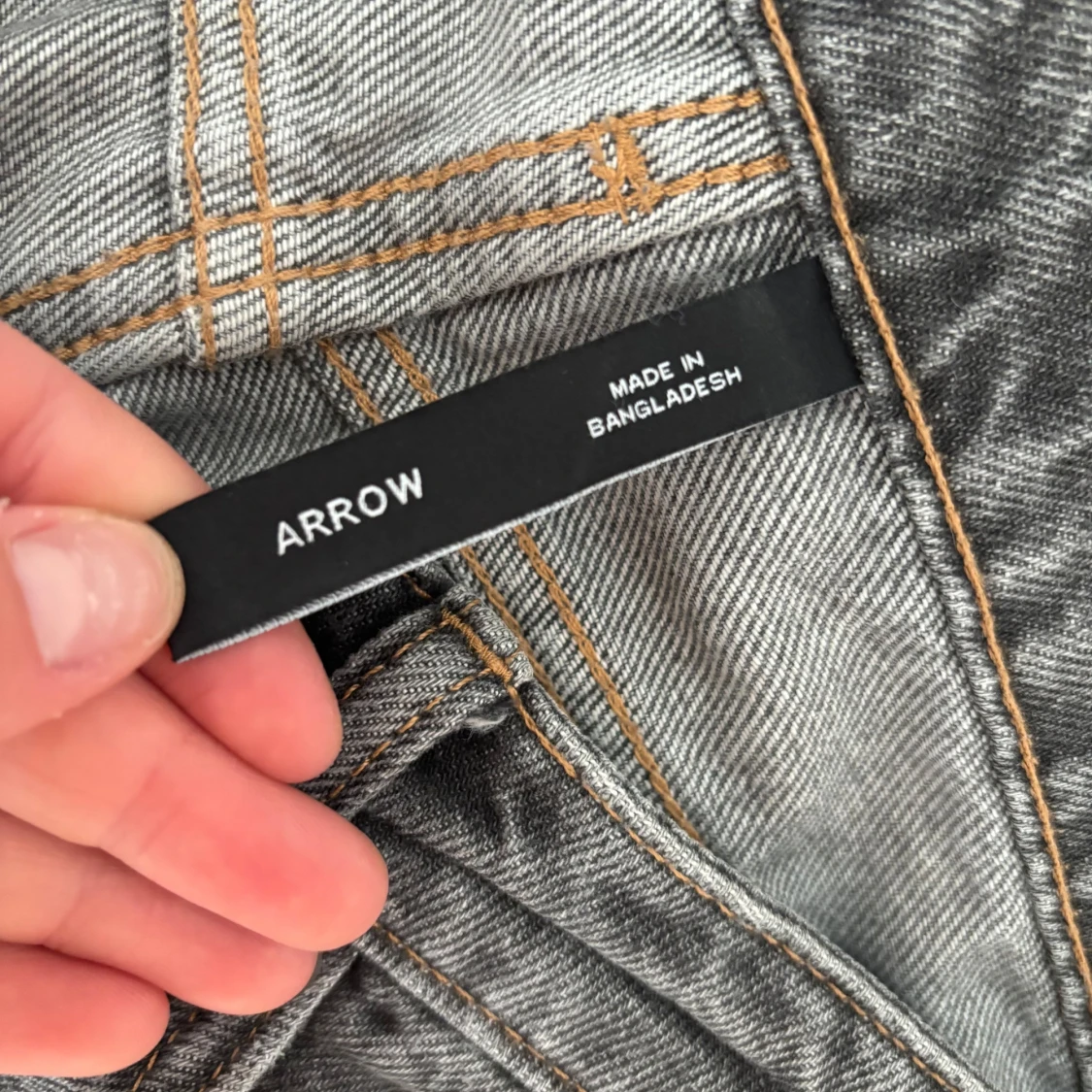 Grå jeansbyxor från Weekday - 2