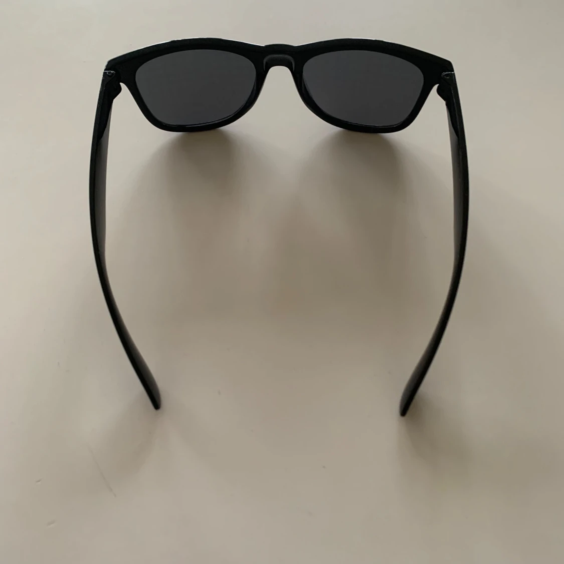 Svarta solglasögon med hjärtformad effekt - 3