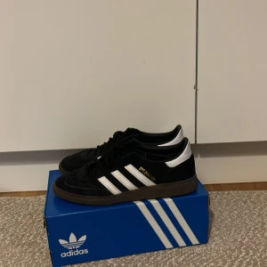 Adidas gazelle skor  - Adidas gazelle skor nypris 1300, köpta från adidas hemsida