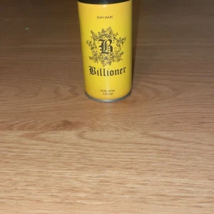 Billioner parfym - Hejsan säljer min billioner parfym pga att den inte kommer till någon användning längre. 150ml (body spray) 3/4e delar kvar i den lite mer än halva. För herr.
