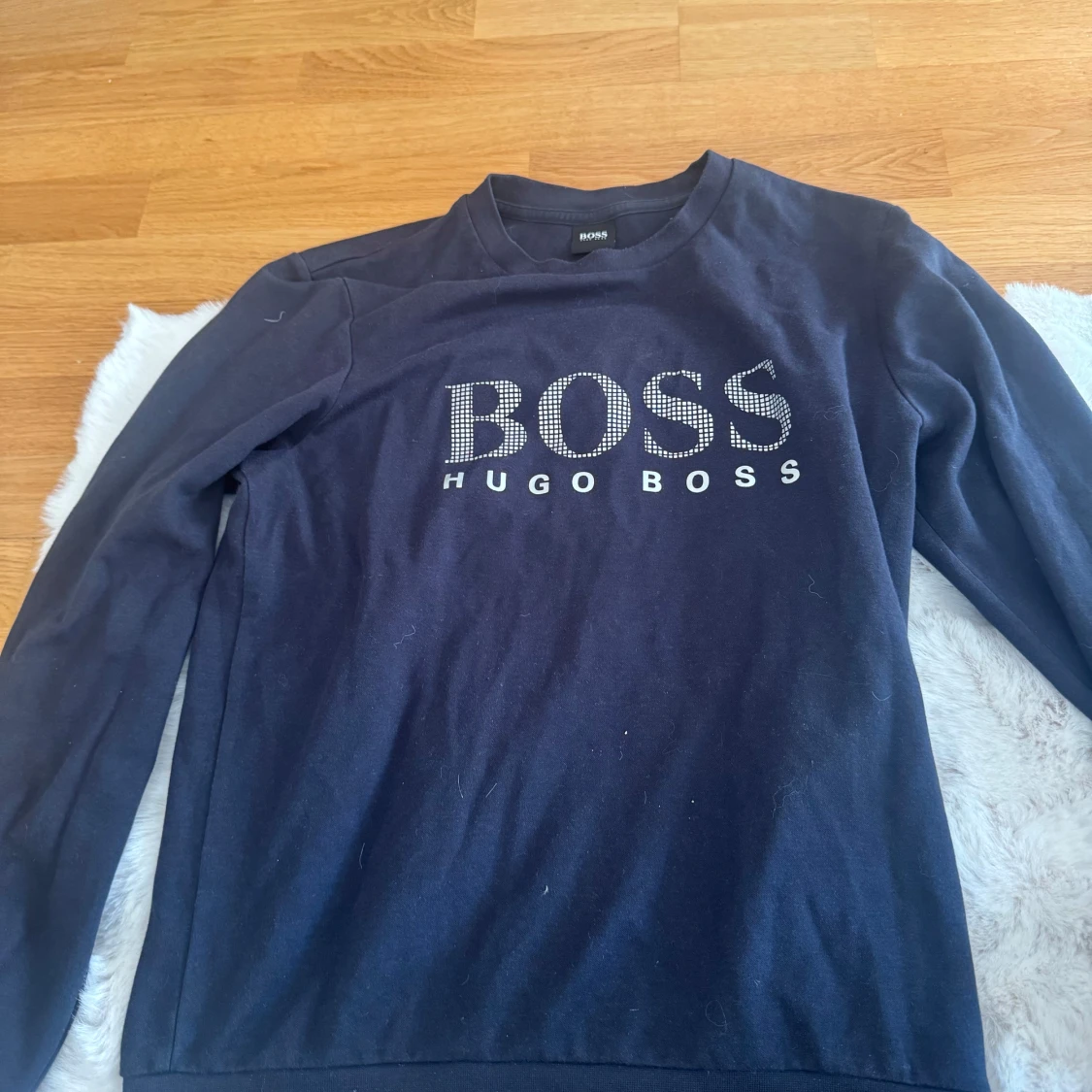 Mörkblå långärmad tröja från Hugo Boss