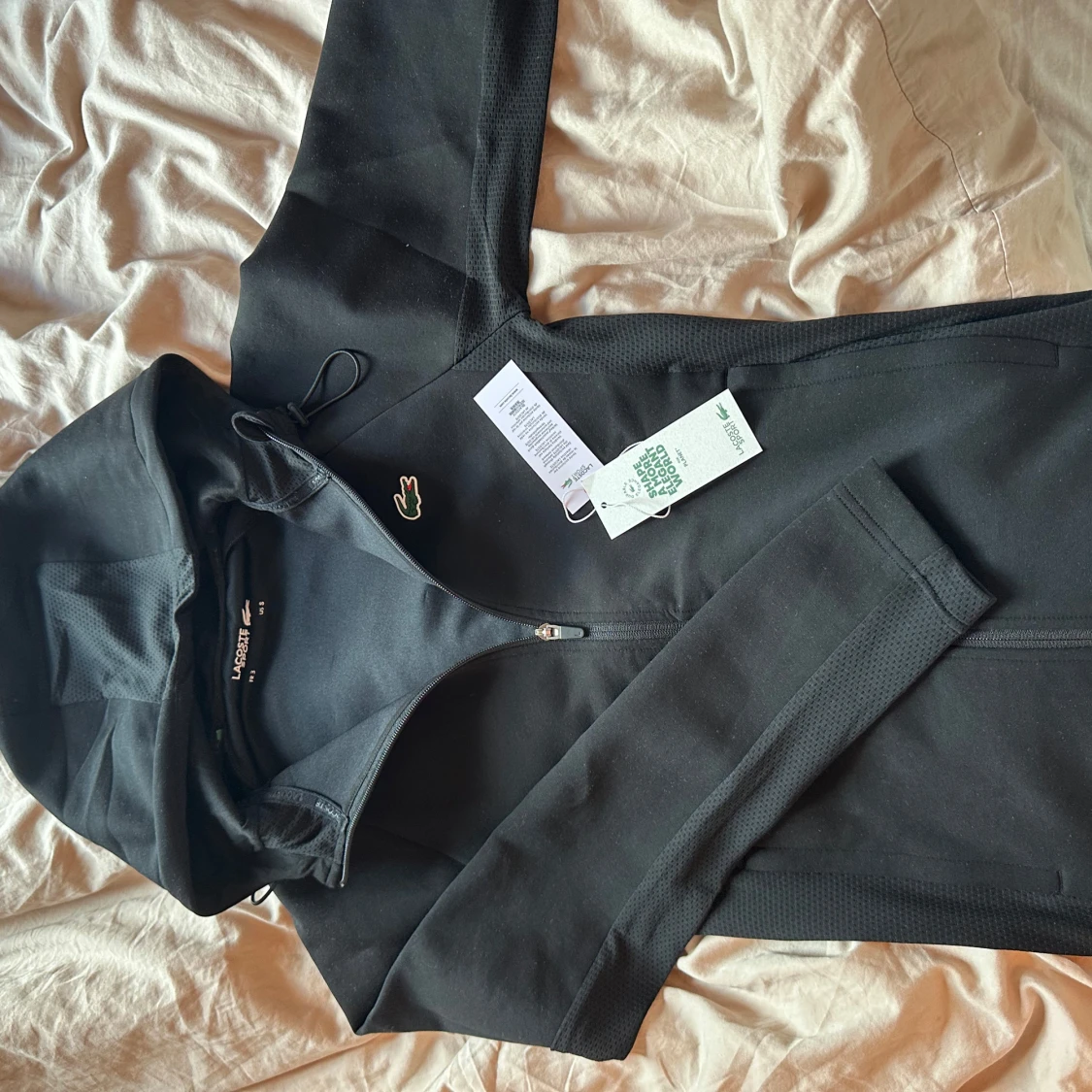 Svart sportig hoodie från Lacoste Sport - 2