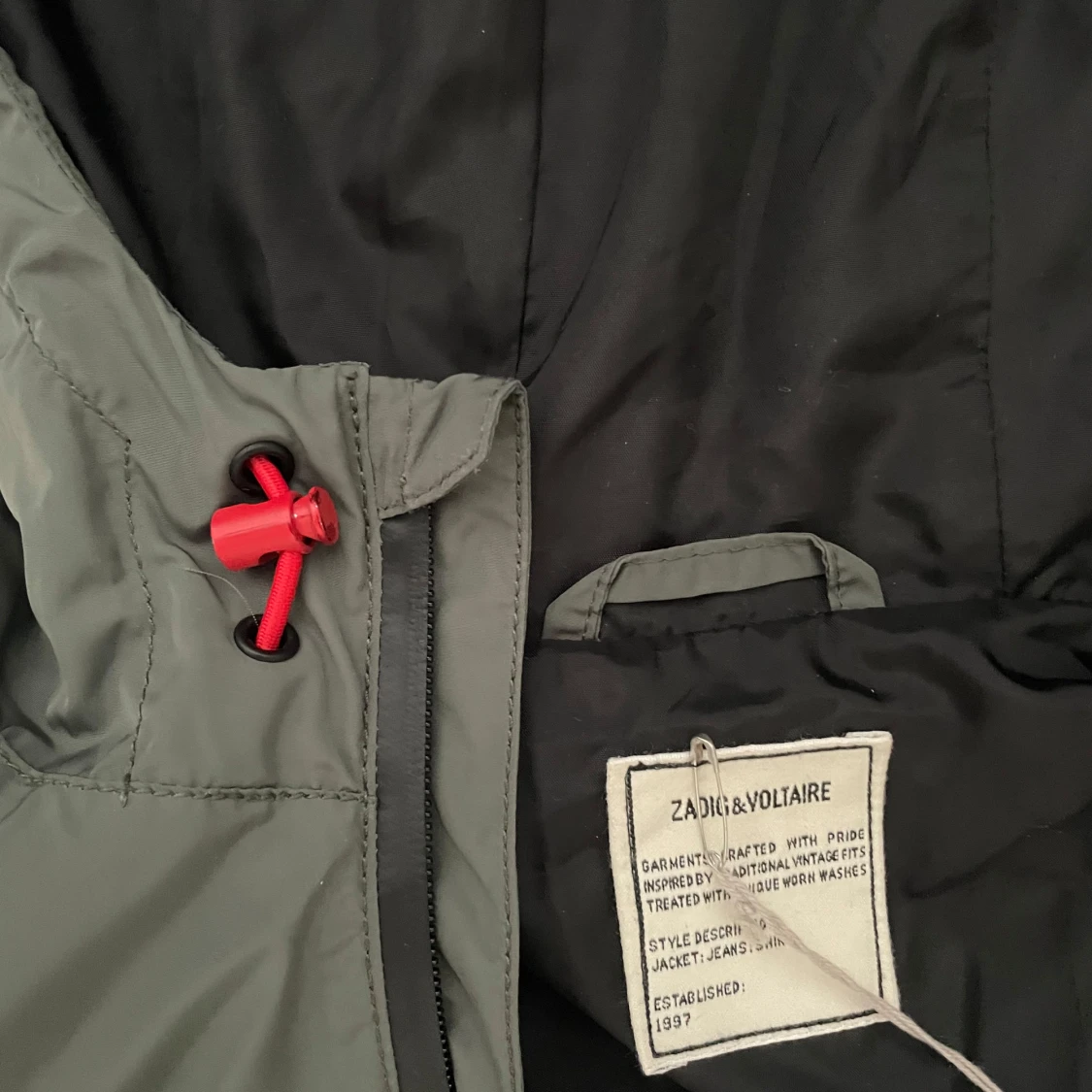 Grå vindjacka med huva från Zadig & Voltaire - 3