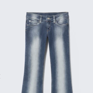 Weekday jeans - Säljer ett par jeans från weekday som jag använt 3 gånger och köpte nyligen, säljer jeansen för att jag känner inte att jag kommer eller har använt dom! Så absolut inget fel på jeansen och inga defekter osv, jag är 163 cm lång. Skriv för frågor😇💕