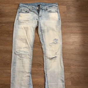 American Eagle Jeans - Supersnygga jeans från american eagle. De är sydda till bootcut och säljer dessa då de blivit för små!🥰