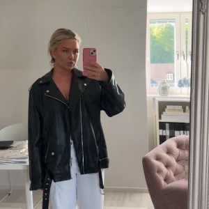 Oversized skinnjacka  - Säljer denna coola oversized skinnjacka 