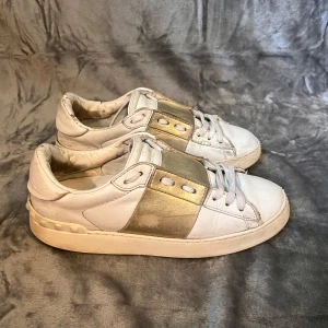Valentino open - Valentino open - storlek: 38 | Skick: Bra skick | Bara att skriva vid frågor eller funderingar