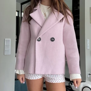 Rosa kappa mango - Så snygg kappa storlek xs men passar s då den är oversized ❤️❤️❤️