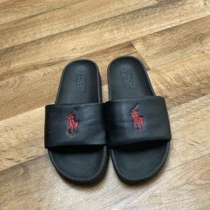 Ralph lauren tofflor - Säljer billigt vill bara bli av med😊