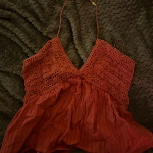 Fin rosa sommartopp!! - Jätte gullig halterneck topp!! Säljer eftersom den inte används så mycket, storlek xs❤️