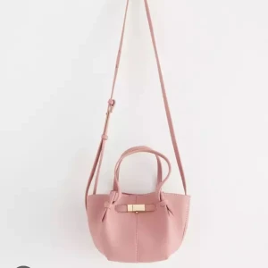 Rosa handväska - Slutsåld från lindex. Köpt på vinted dyrt men den har inte kommit till användning. 💓💓