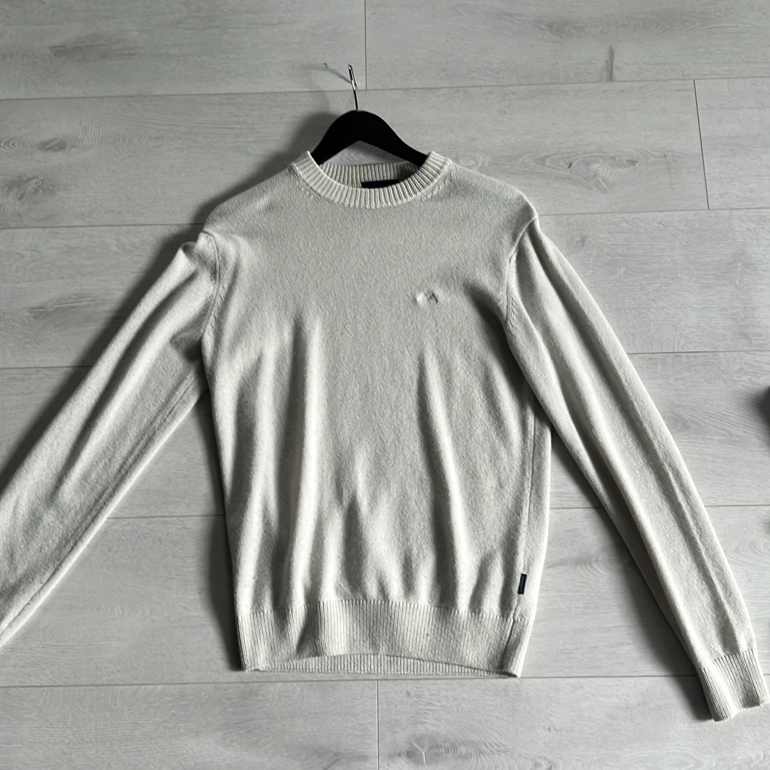 Vit stickad tröja från JLindbergh