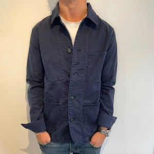 Blå overshirt  - Extremt snygg och stilren overshirt | Strl - S | Skick - 9/10 | Nypris - ca 1200 kr | Vid minsta lilla fundering är det bara att skriva!