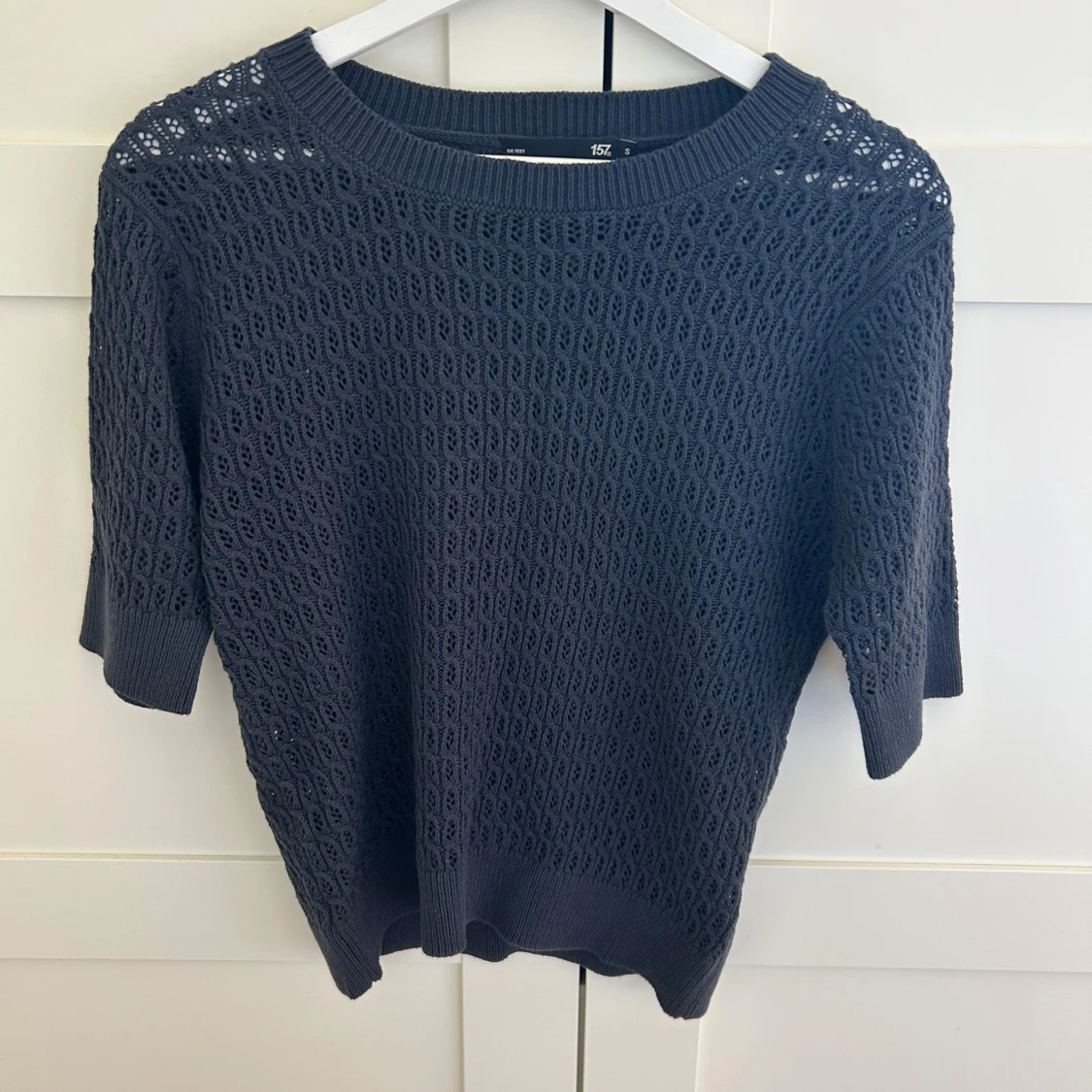 Mörkgrå stickad tröja från 157