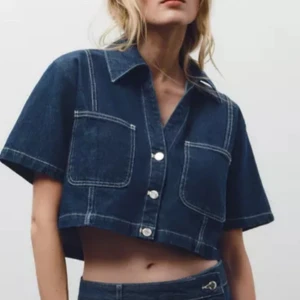 ZARA  - denim jacka, använd max 2 gånger. snygg 