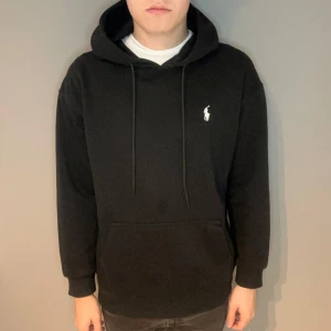 Polo Ralph Lauren hoodie  - Polo Ralph Lauren hoodie | storlek s | skick 9,5/10 | fraktar via valfrit ombud på köparens bekostnad | hör av dig vid funderingar 